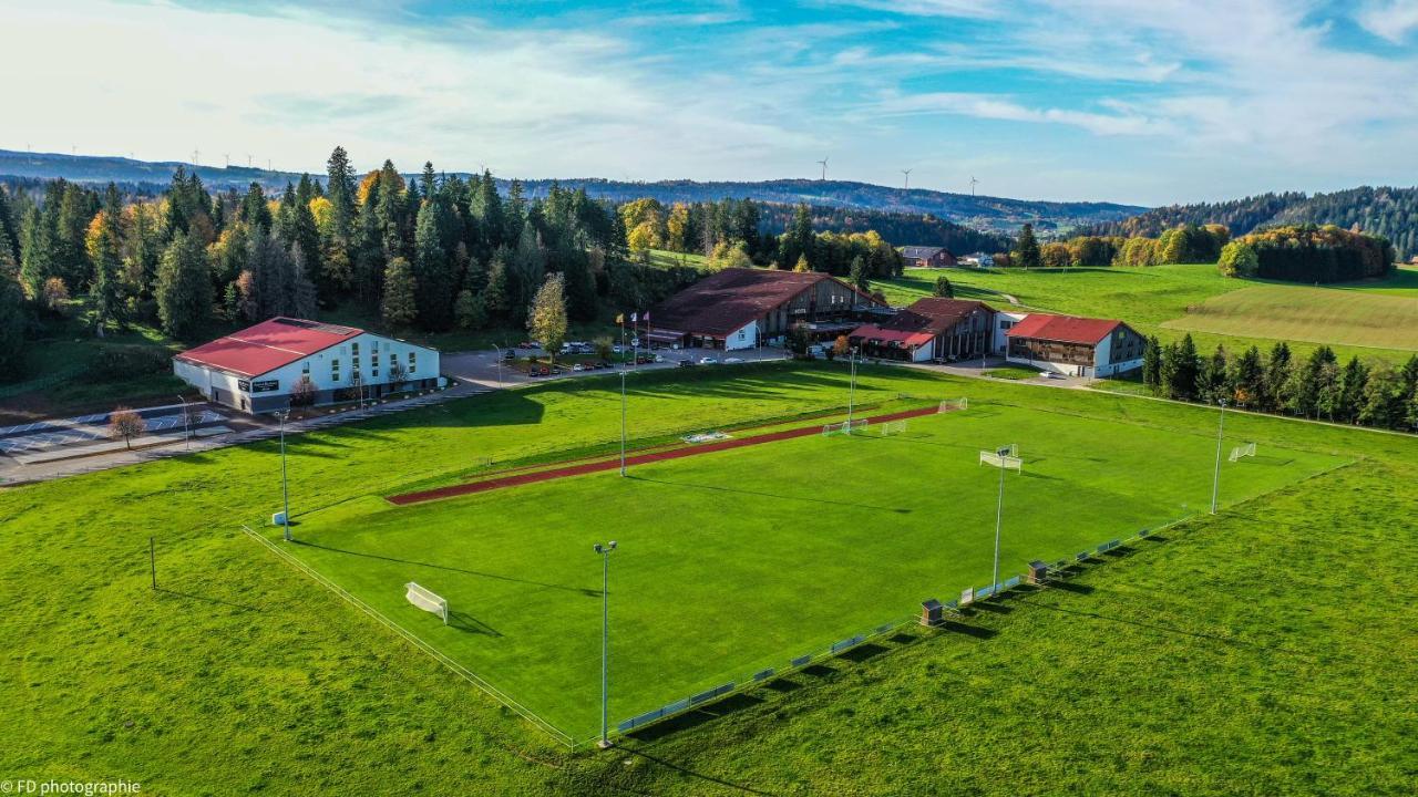 Auberge De Jeunesse Saignelegier Vandrarhem Exteriör bild