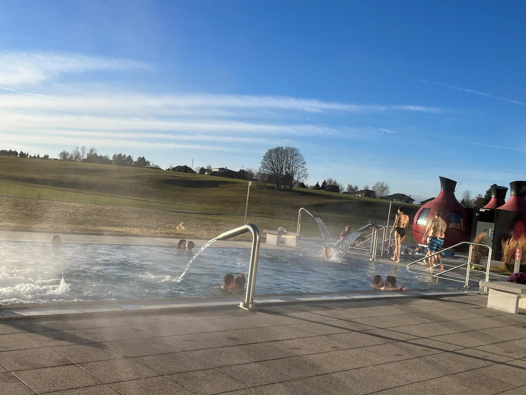 Auberge De Jeunesse Saignelegier Vandrarhem Exteriör bild